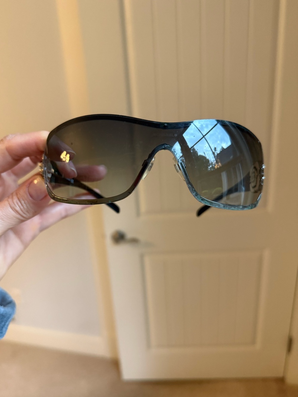 CHANEL Black Gradient Camellia Shield Sunglasses - Picture 10 of 11